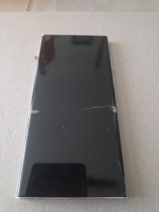 Корпус батерия и дисплей за самсунг S22 ultra