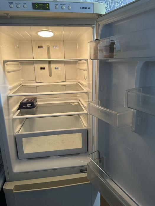 продам холодильник все работает