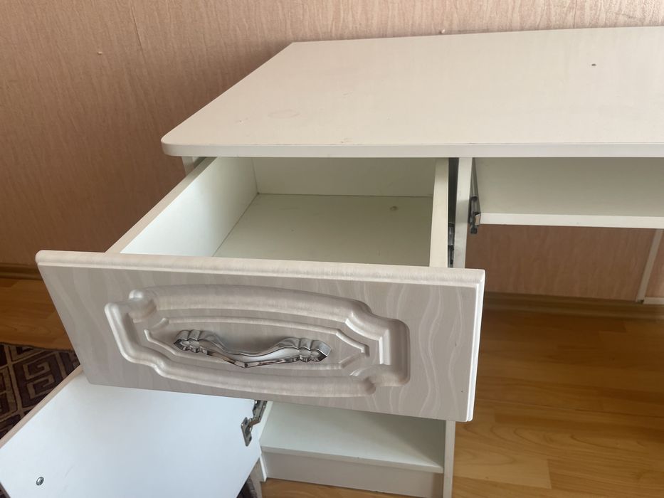 Кровать детский и шкаф и стол