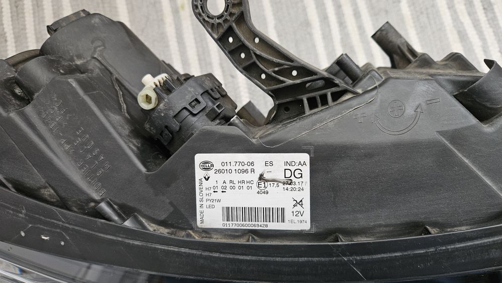 Far dreapta original Renault Kadjar 2017 Europa