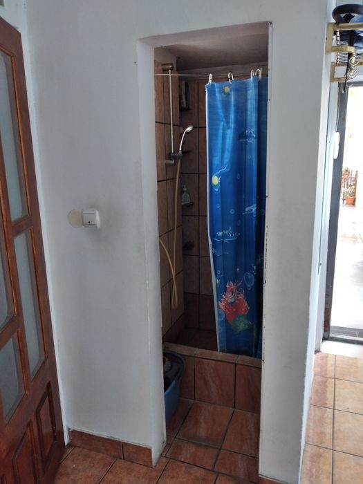 Vând sau schimb apartment o cameră situat in centru cu casă in localitatea Mândruloc  , Cicir  !