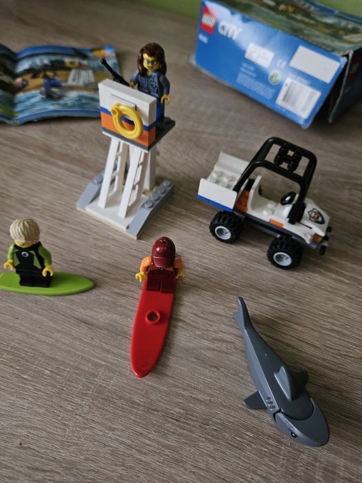 Lego city 60163 surfer