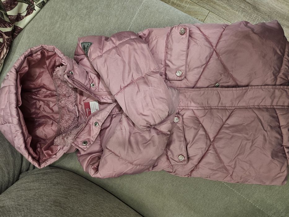 Продам куртки на девочку