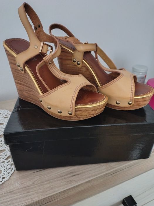 Papuci de vară  folosiți 1 data