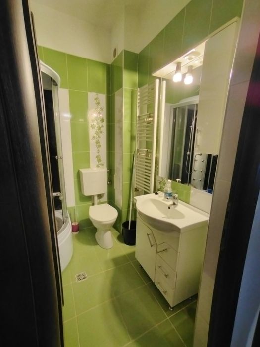 Inchiriez apartament