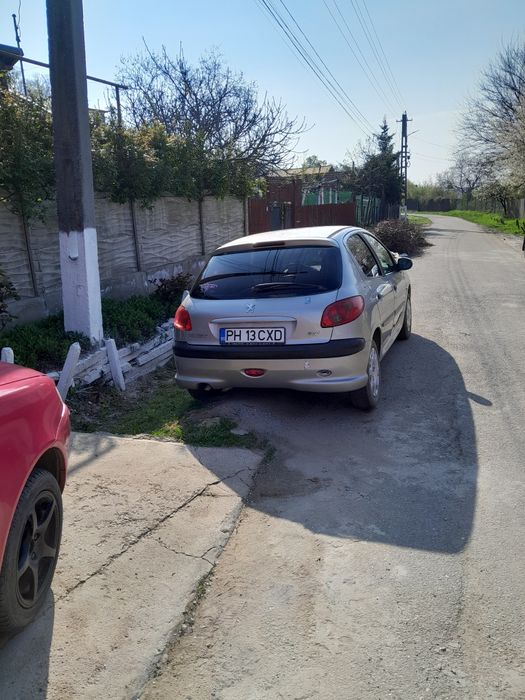 Vând Pegeot 206  87 000 km