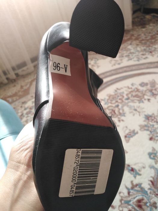 Продам новые сапоги женские