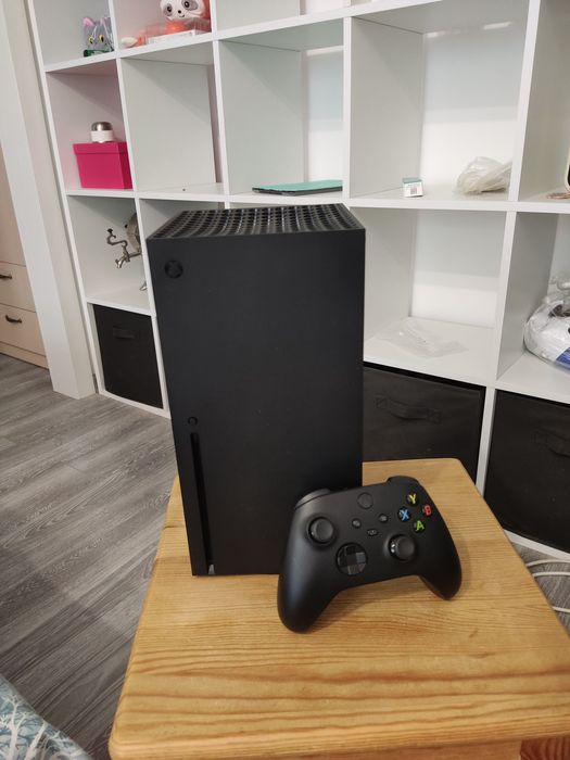 Xbox series x + Xbox gamepad
