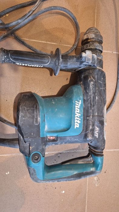 Vând rotopercutor Makita HR3210