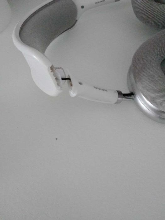 Наушники Borofone сломанные но работают