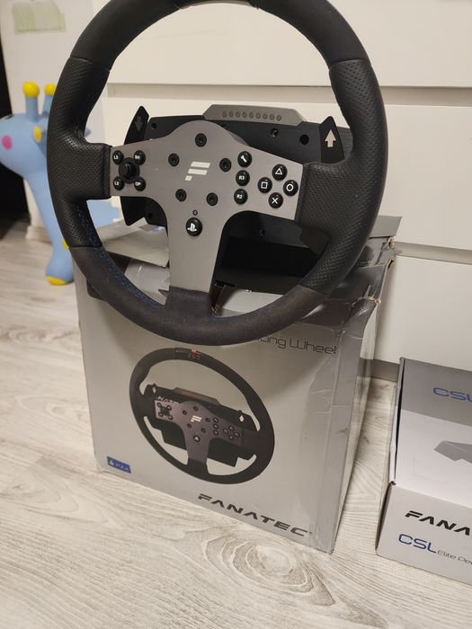 Kit bază, volan și pedale Fanatec CSL Elite pt PlayStation și PC
