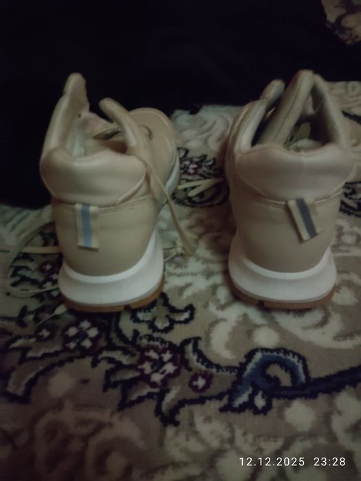 Кроссовки женские зимние