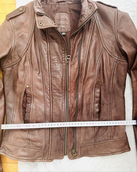 Vând geaca de piele naturala maro Bershka