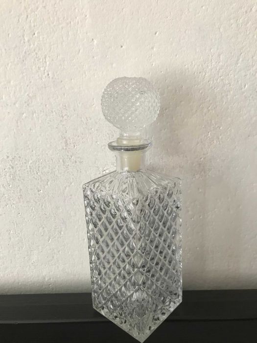 Стъклена бутилка за алкохол ( графа )