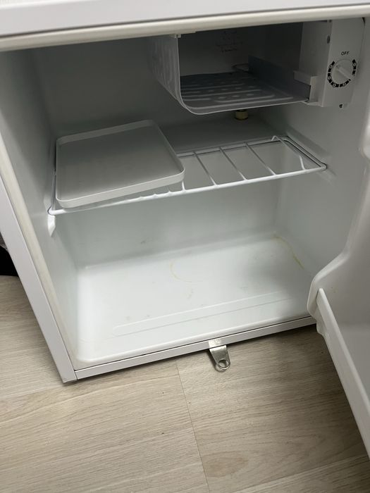 Мини холодильник в рабочем хорошем состоянии