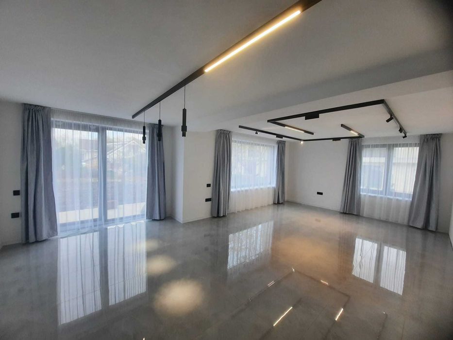 Montaj perdele, draperii, galerii, sine, storuri romane, rolete, plise