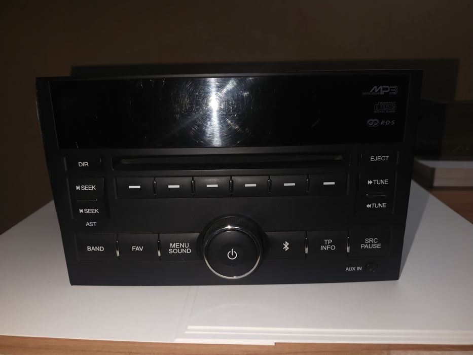 Магнитофон с блютусом и диском.