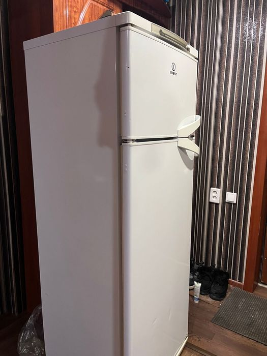 Продам холодильник 10000