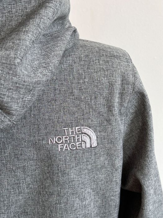The north face хубаво сиво дамско яке тип Софт Шел