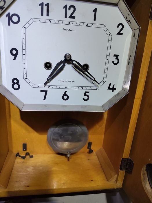 Ceas cu pendul mecanic rusesc