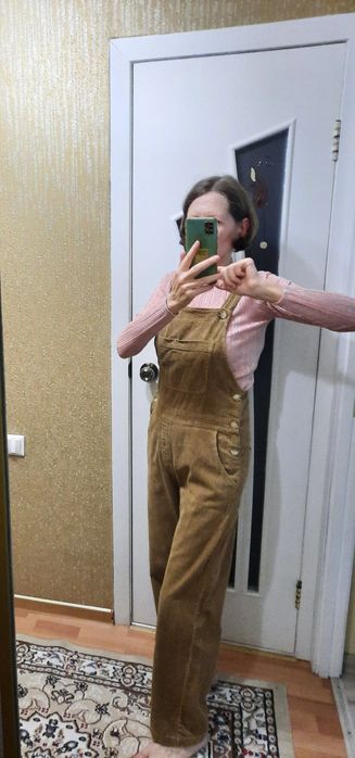 Продам комбинезон женскии