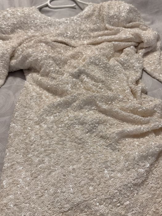 Рокля Zara чисто нова с гол гръб