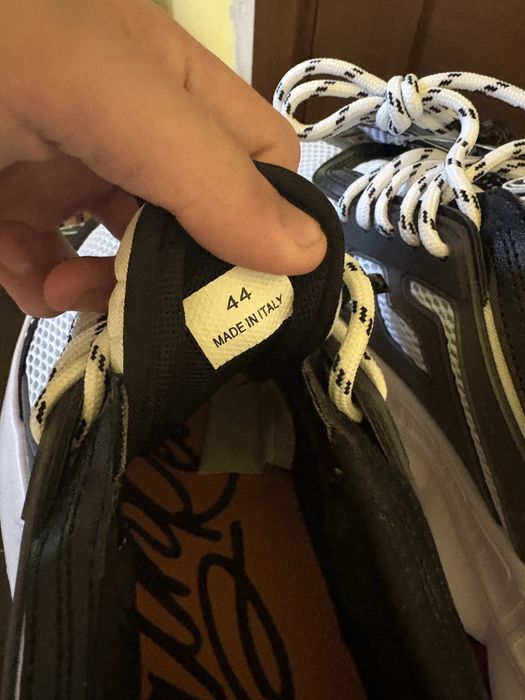 Versace chain reaction