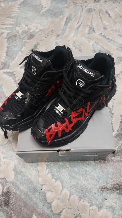 Balenciaga runner graffiti