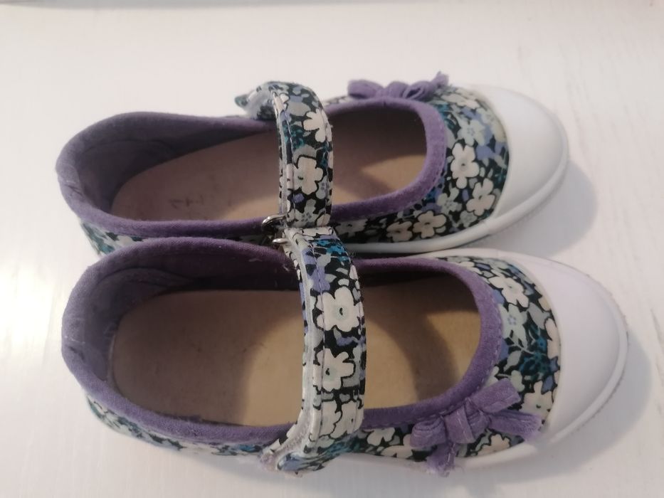 Пантофки  и маратонки Адидас момиче 28 номер