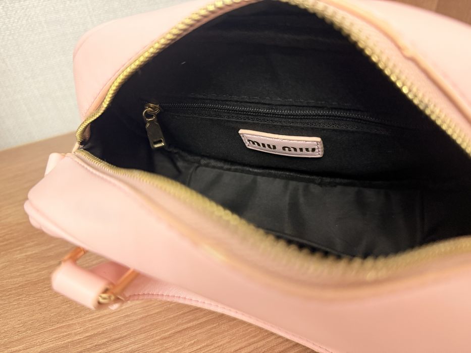 Розовая сумка Miu Miu
