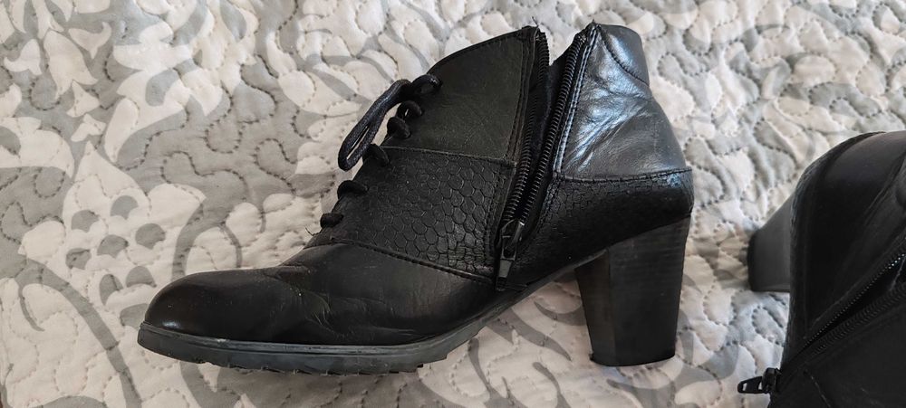 Боти с връзки и цип