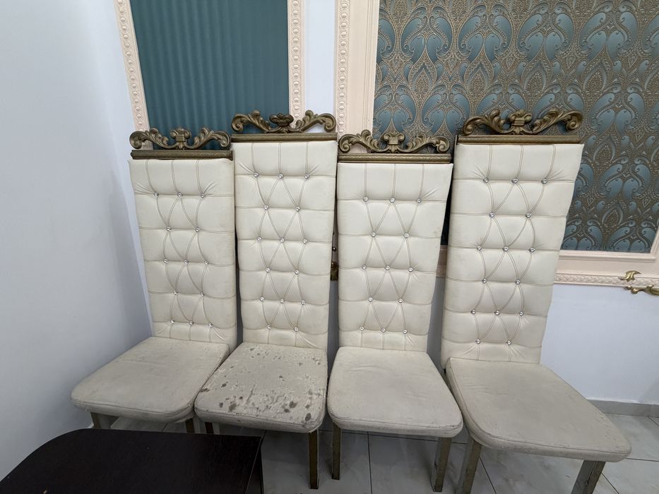 Продаю стулья ( банкетский)