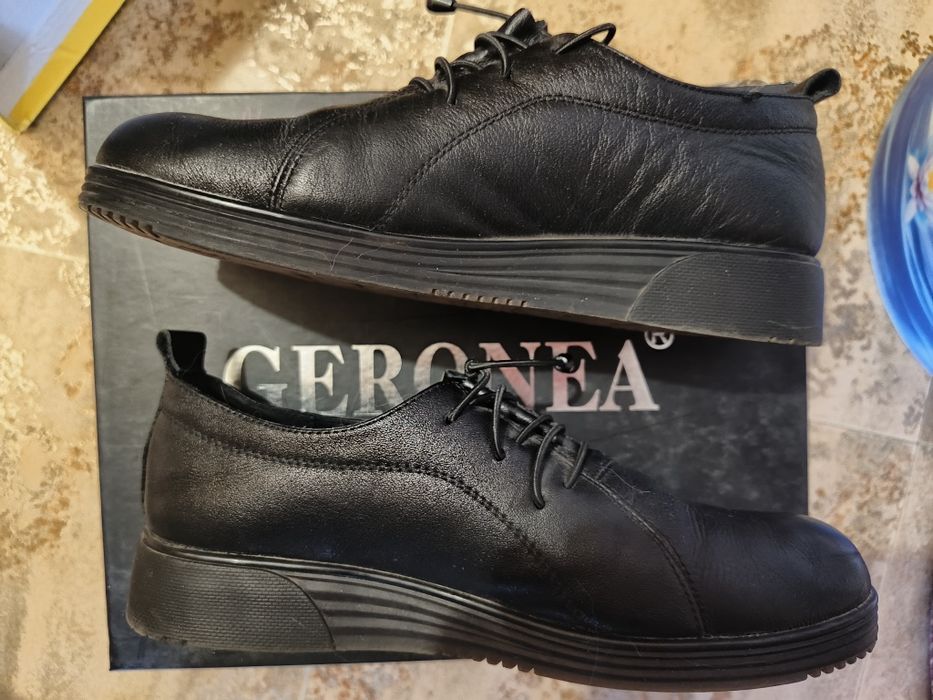 Продам весенние ботинки