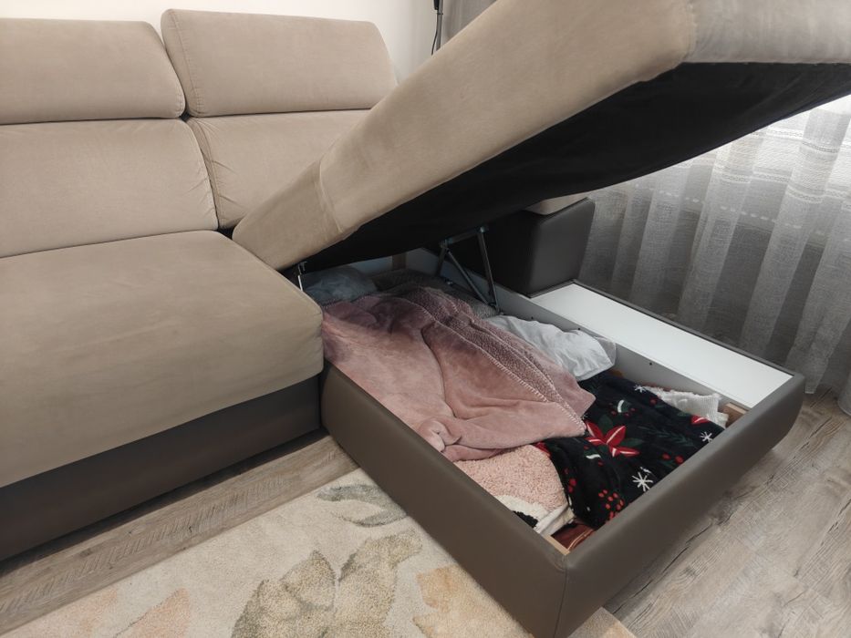 Canapea-coltar extensibila din catifea