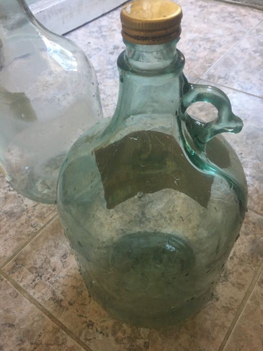 Стъклени дамаджани