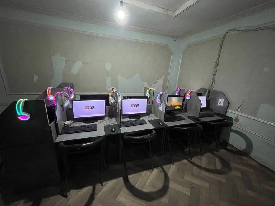 4 ta kompyuter bor barchasini holati zo'r talabga javob beradi
