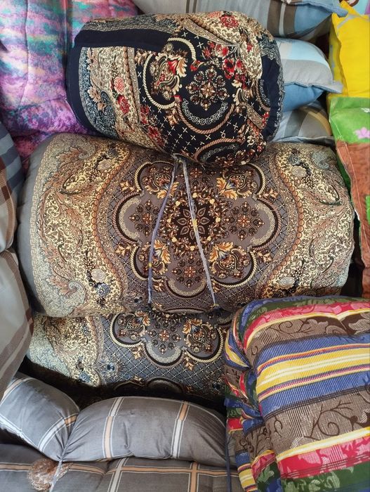 Turli xildagi sifatli matras va ko'rpacha pastellar