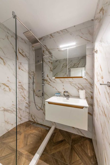 Дава се под наем Тристаен апартамент в Варна, Цветен квартал - 80 кв.м за 947.58 € - Снимка #11