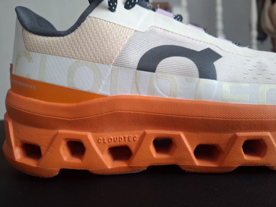 Кроссовки классные