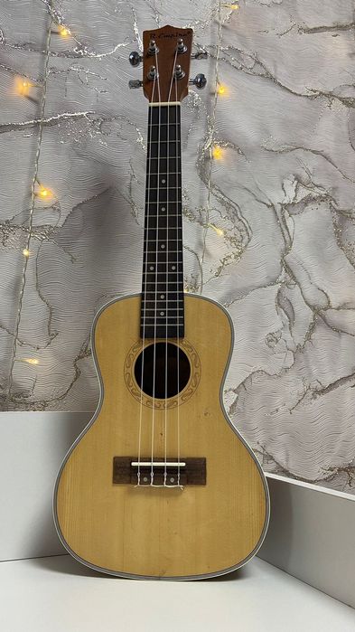 Продаю укулеле СРОЧНО!