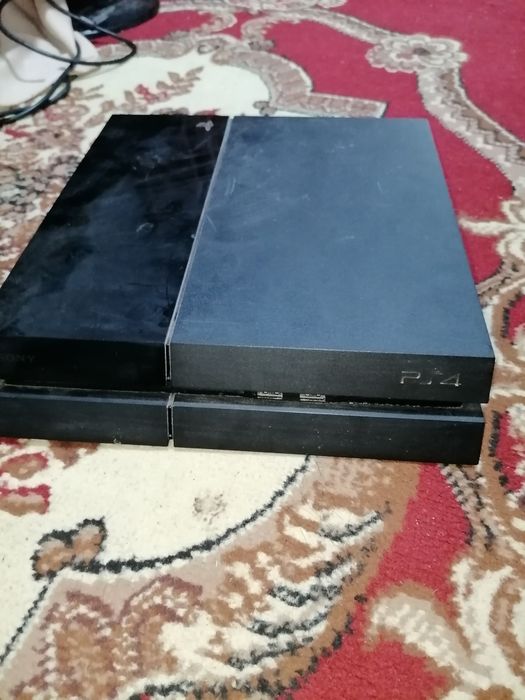 PlayStation 4 в отличном состоянии + 2 джойстика и топ-игры!