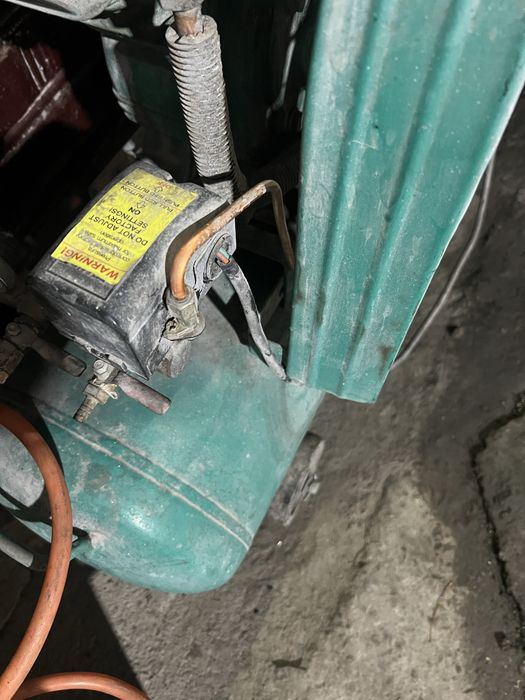 Компрессор 2поршенли.