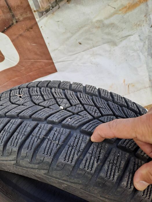 215/60/16 Goodyear зимни