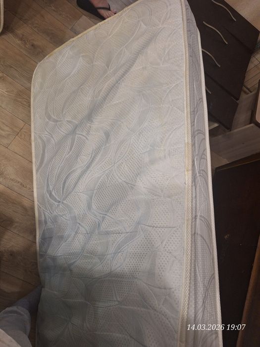 Продам матрас срочно