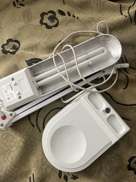 Продам 2 лампы и пылесос для маникюра