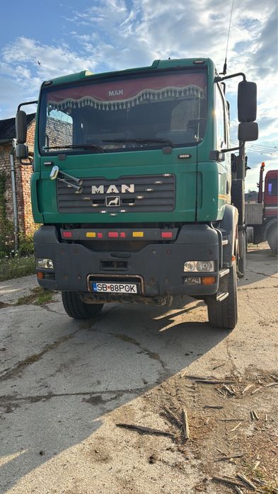 Vand camioane forestiere