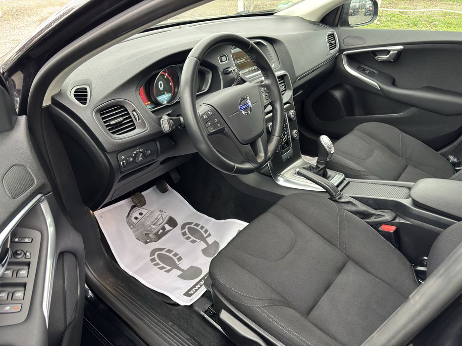 Volvo V40, an 2013 1.6 Diesel =Posibilitate rate=