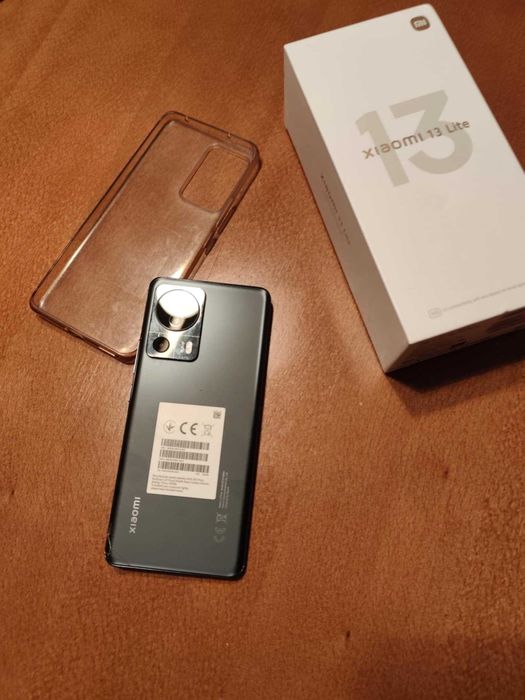 Продавам Xiaomi 13 Lite в добро състояние