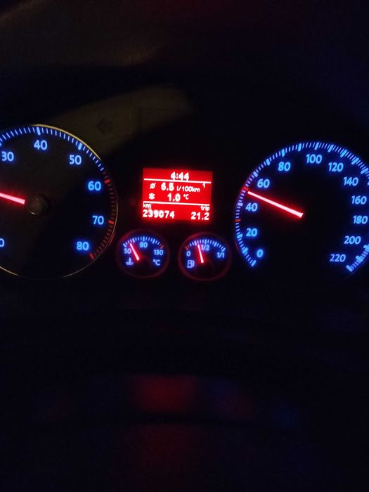 Ofer spre vânzare golf 5 pachet GTI  1.4 mpi 95 cp  239.000 km