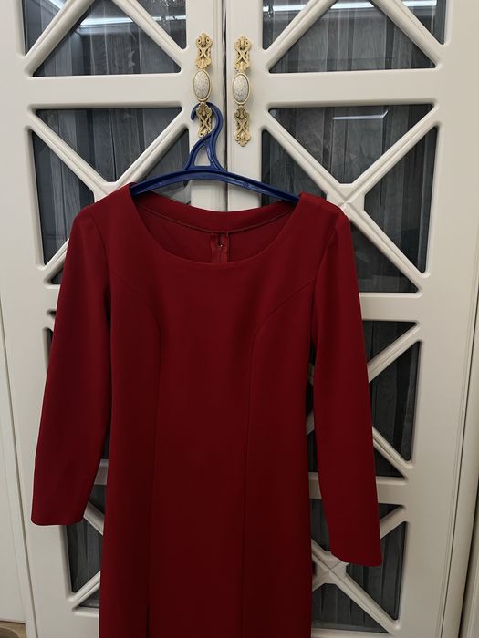 Сорчно продам платья